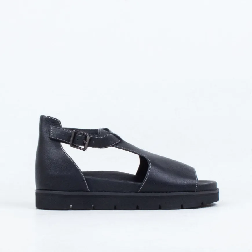 Mooch Sandal^Ernest Wyler Fashion