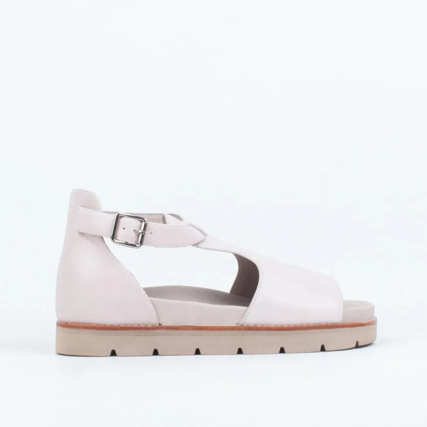 Mooch Sandal^Ernest Wyler Fashion